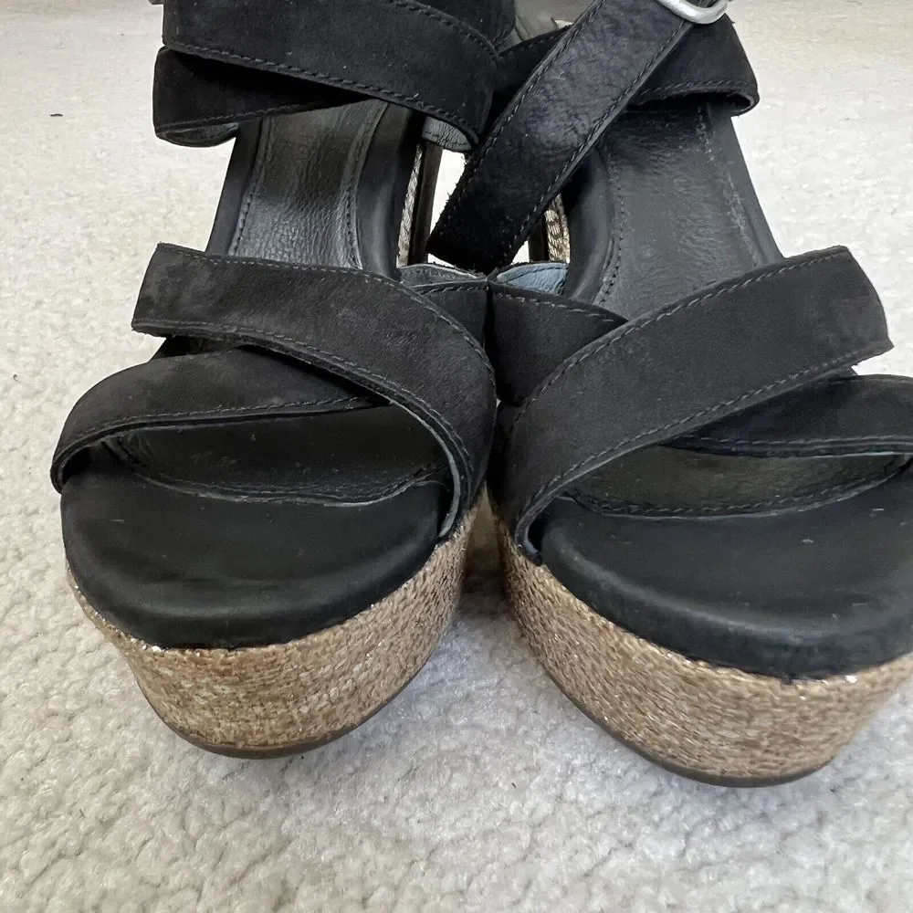UGG  Ariah Black Suede Nubuck‎ Snake Wedge Platform Sandals Women Size 7
